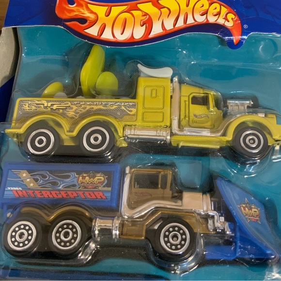 Hot Wheels Special 4 Pack Haulers - Picture 2 of 10